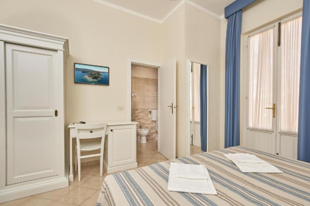 Hotel Villa Rodriguez Capoliveri  Extérieur photo